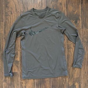 Nike Small Gray Dri-Fit Long Sleeve Shirt